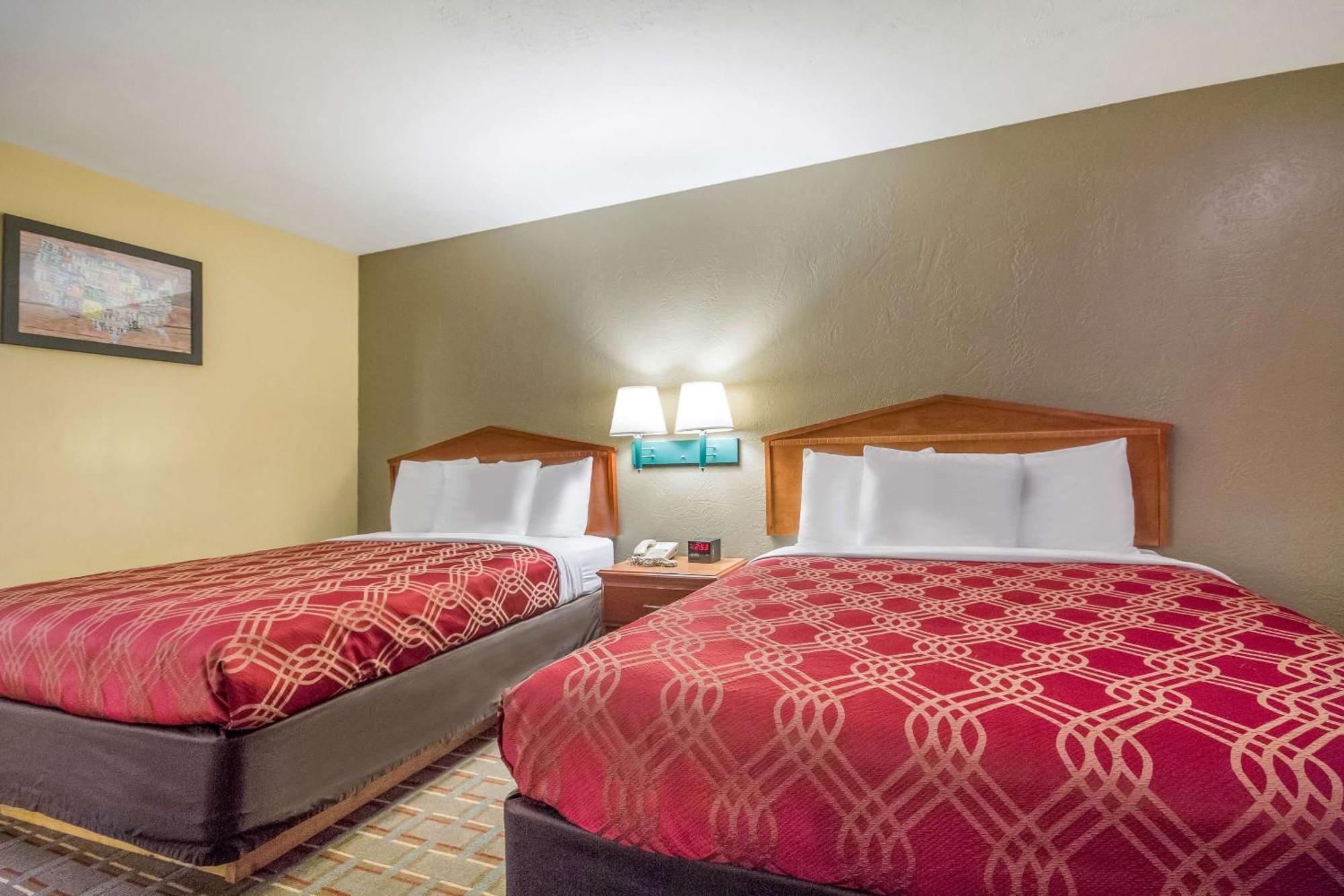 Econo Lodge Lansing - Leavenworth Bagian luar foto